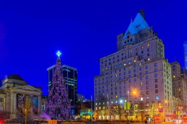 vancouver-art-gallery-christmas-night