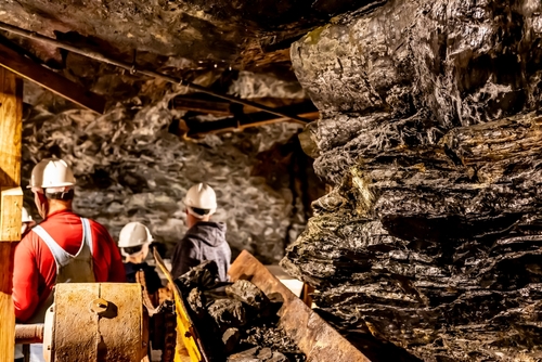 Selective,Focus,On,Anthracite,Coal,On,A,Conveyer,Belt,With