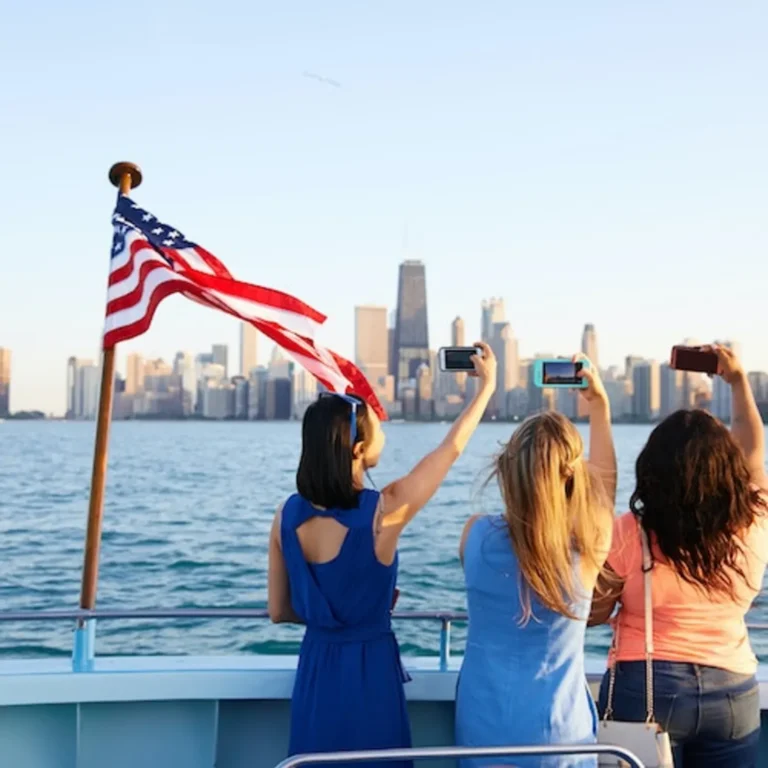 Chicago: 90-Minute Urban Adventure River and Lake Cruise