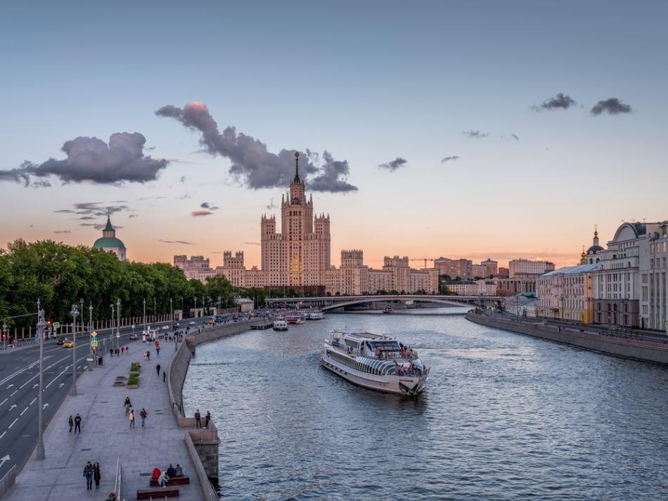 evening-ferry-ride-london
