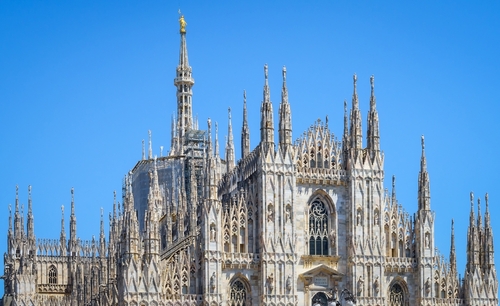 Cathedral,Duomo,Di,Milano,With,Spires,On,Piazza,Del,Duomo