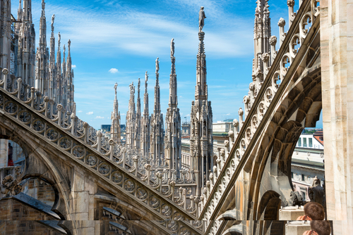 White,Marble,Statues,On,The,Roof,Of,Famous,Cathedral,Duomo