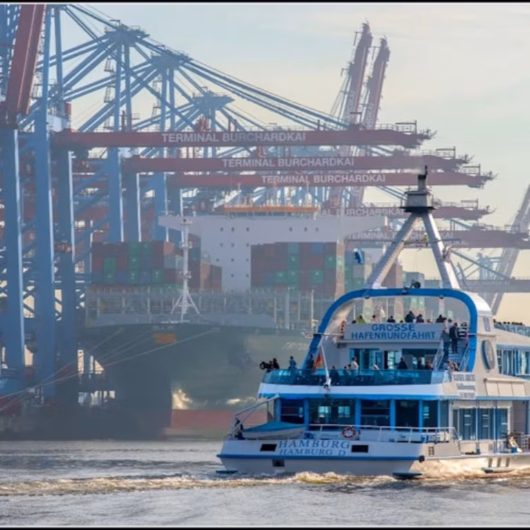 Elphi Plaza Tour and Harbor Cruise