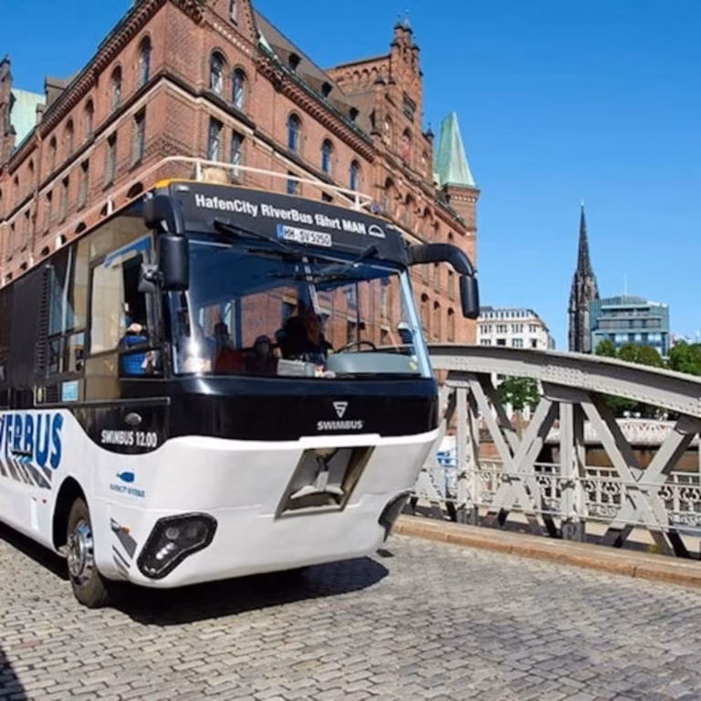 Hamburg: Guided Amphibious Bus Tour