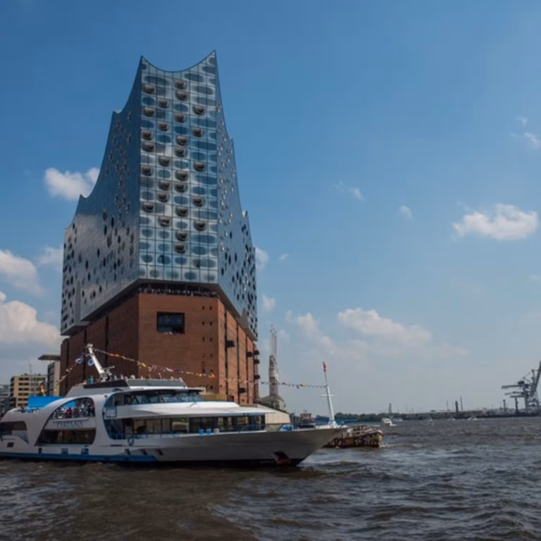1-hour Grand Harbor Cruise Hamburg