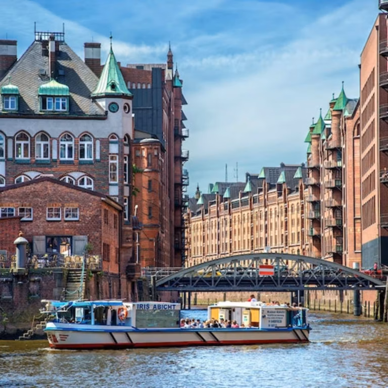Hamburg: 2-hour XXL Harbor Tour