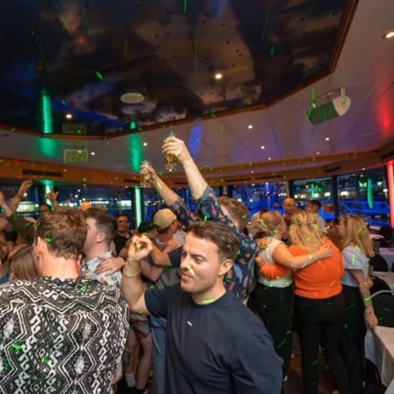 Hamburg: Elbe Saturday Night Boat Party