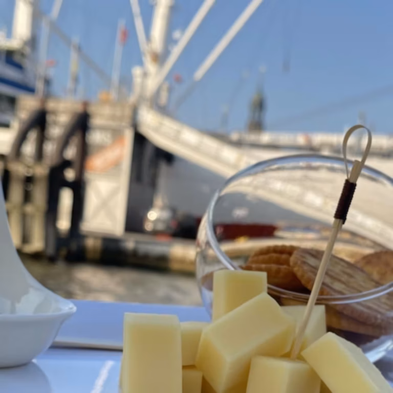 Hamburg: Enjoyable Harbor Tour with Cheese + Wine
