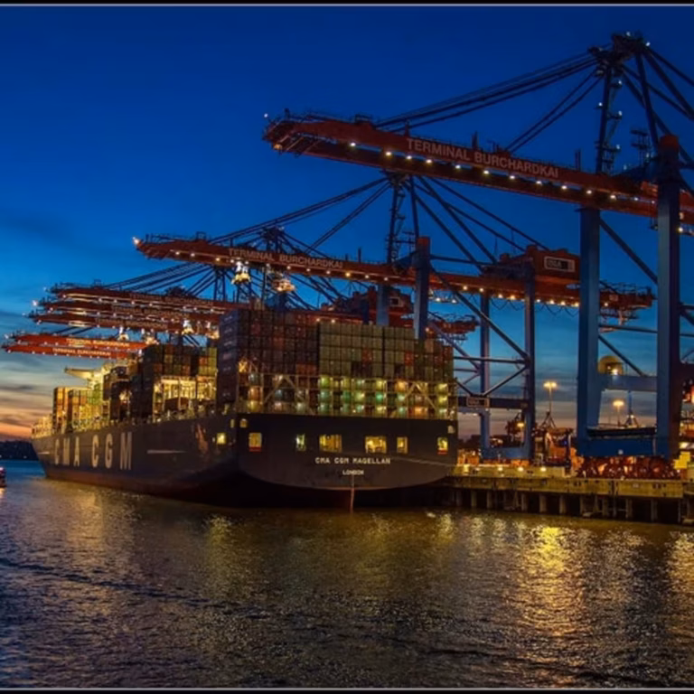 Hamburg Evening Lights: 1-hour Cruise