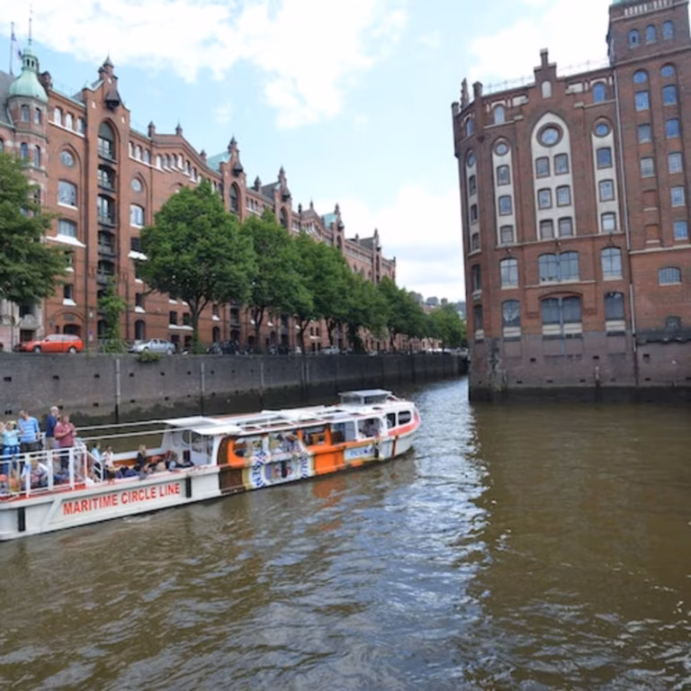 Hop-on Hop-off Harbor Tour Hamburg