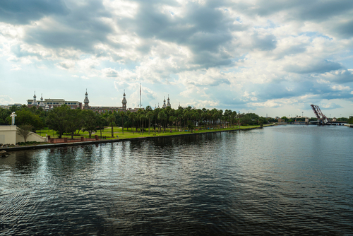 Skyline,View,Of,Downtown,Tampa,Along,The,Hillsborough,River.