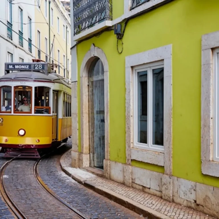 Lisbon: Tram 28 Ticket + 24-Hour Public Transport Pass
