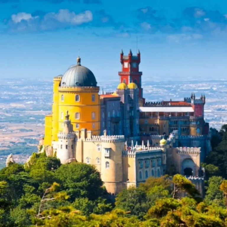 Sintra: Hop-On Hop-Off Bus to Castles and Palaces