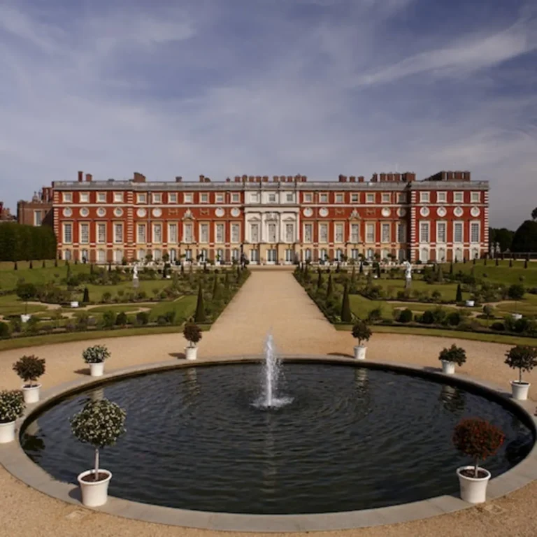 Hampton Court Palace, Gardens & Maze Tickets