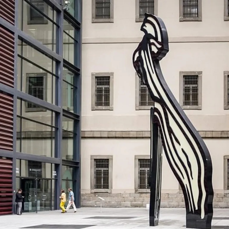 Queue-free entrance to the Reina Sofia Museum