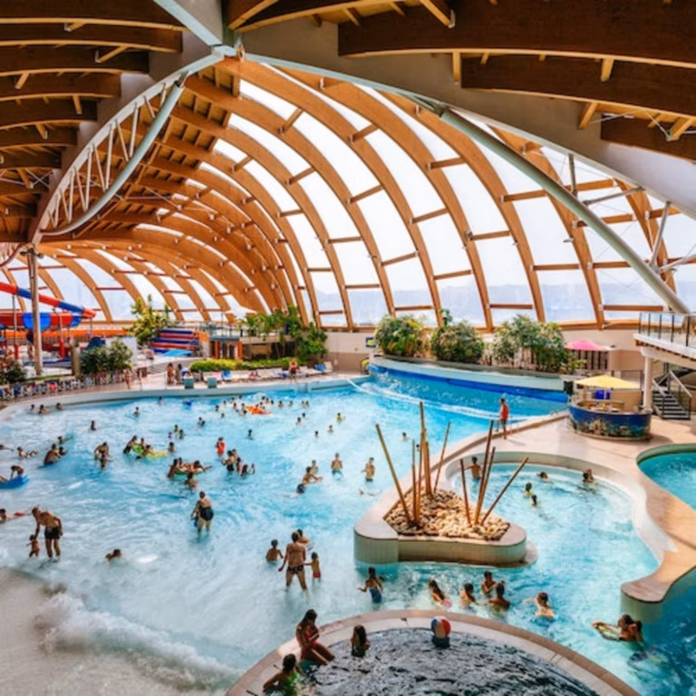 Acquaworld – Indoor and Outdoor Water Park