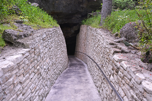 Entrance,To,The,Natural,Bridge,Caverns,,San,Antonio,,Texas