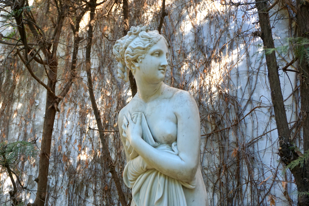 Estatua,En,El,Palacio,De,Las,Dueñas,,Sevilla,,España