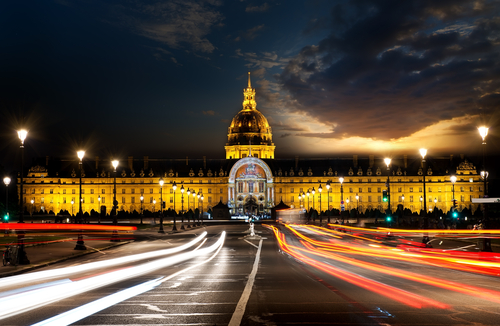 Les,Invalides,In,Paris,With,Evening,Illumination,,France