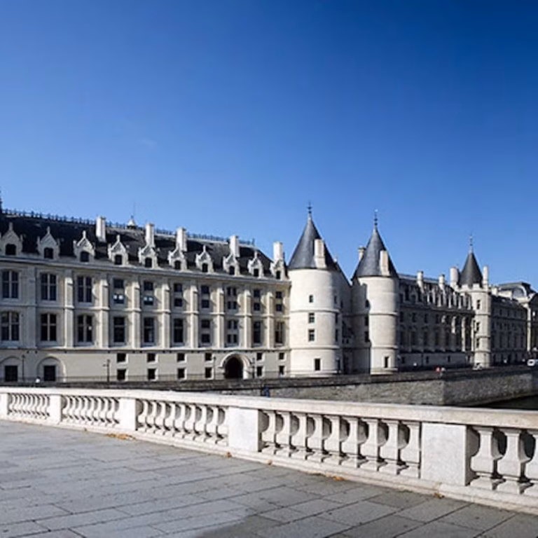 Visit the Conciergerie