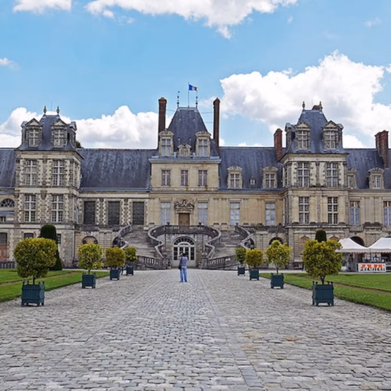 Visit the Château de Fontainebleau