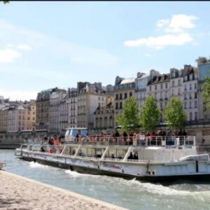 One-Hour Cruise on the Seine + Crepe Tasting