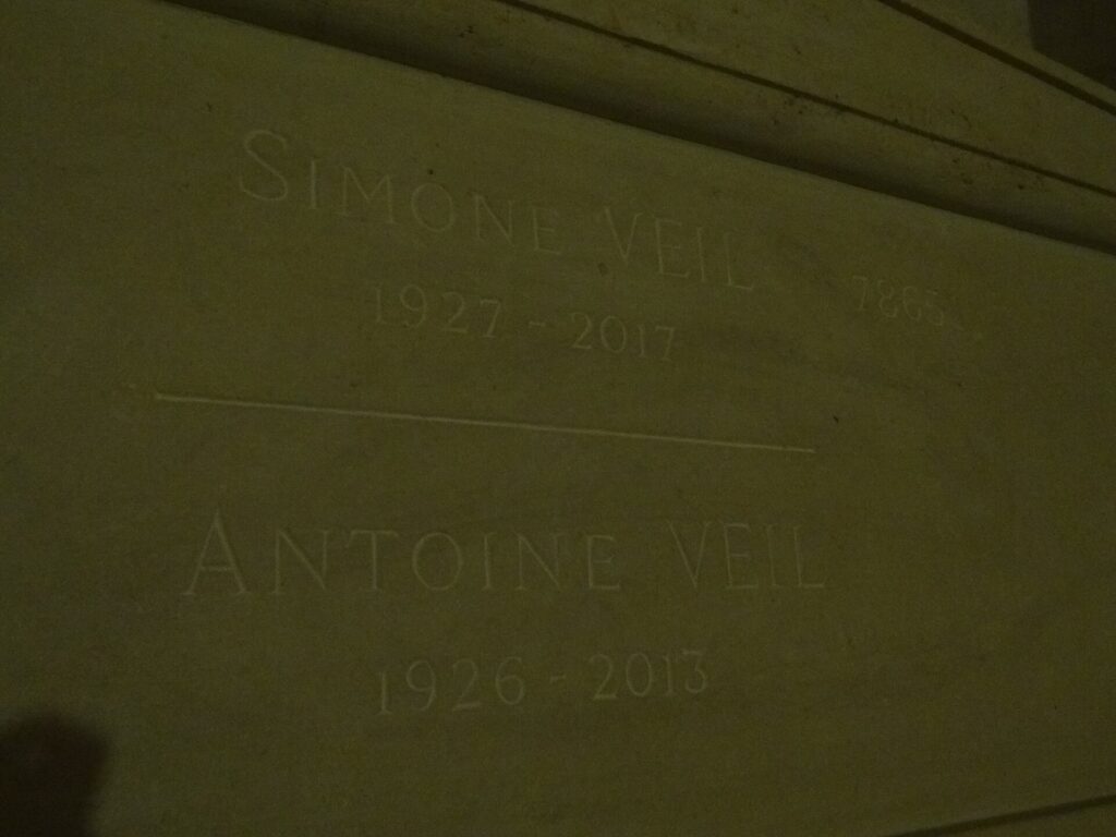 The names of Simone and Antoine Veil on their tomb in the Panthéon