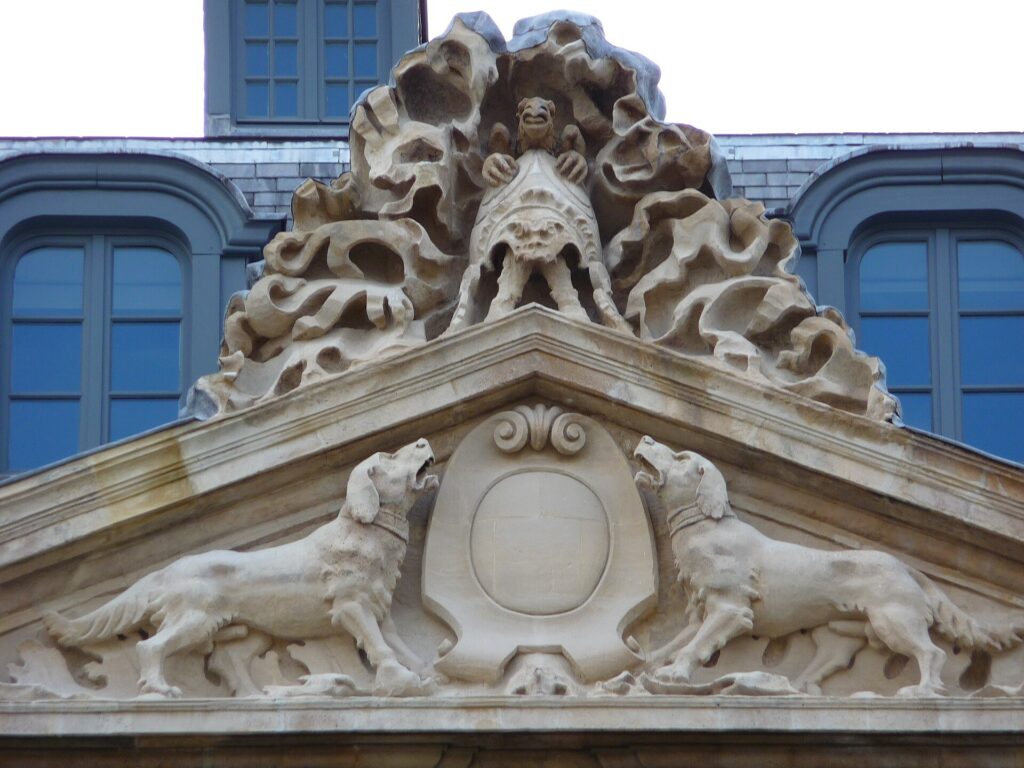 Sculpted pediment on the Hôtel Salé