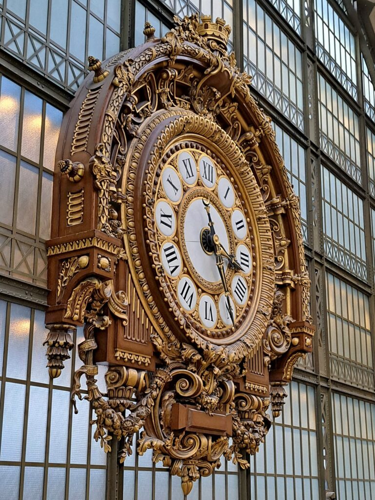 El reloj dorado de la estación, situado en la nave del Museo de Orsay