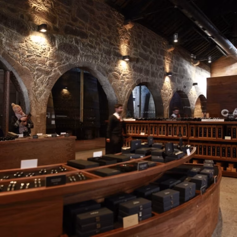 Caves Cálem: guided tour with wine tasting