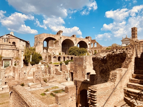 Beautiful,Architectural,Monuments,Of,Rome,Viewed,On,A,Sunny,Day