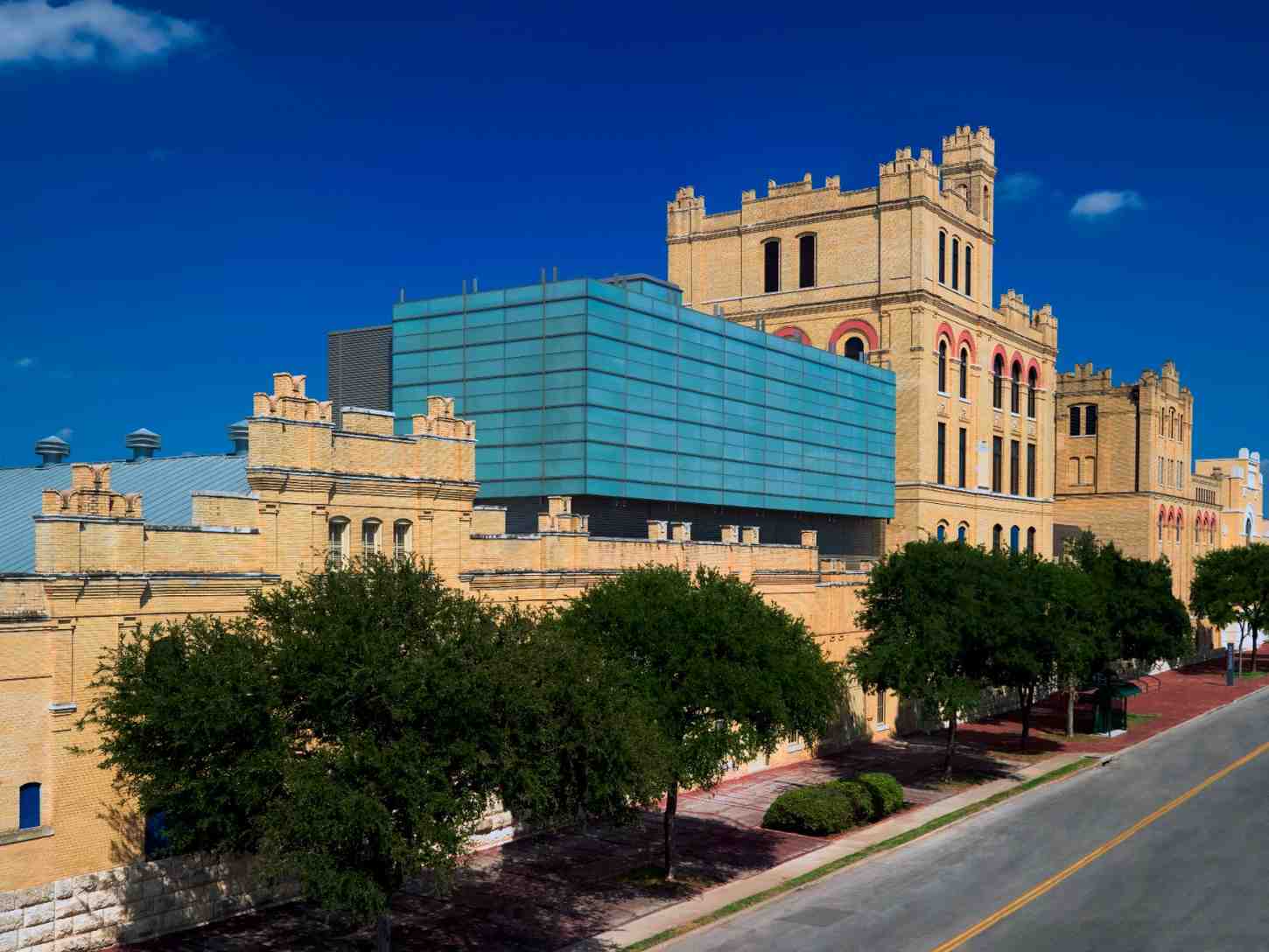 san-antonio-museum-of-arts-building