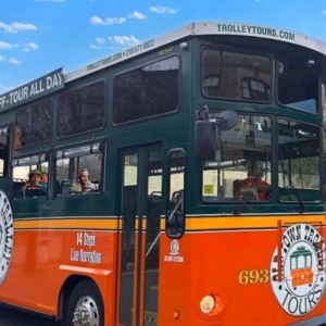 San Antonio: Passeio guiado de bonde pela Cidade Velha com entrada e saída livres + cruzeiro pelo rio