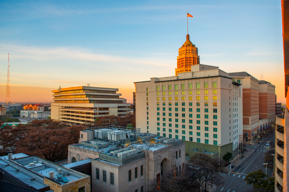 San Antonio, ville, ligne d’horizon, avec notamment l’hôtel Contessa, le Westing Riverwalk et la tour