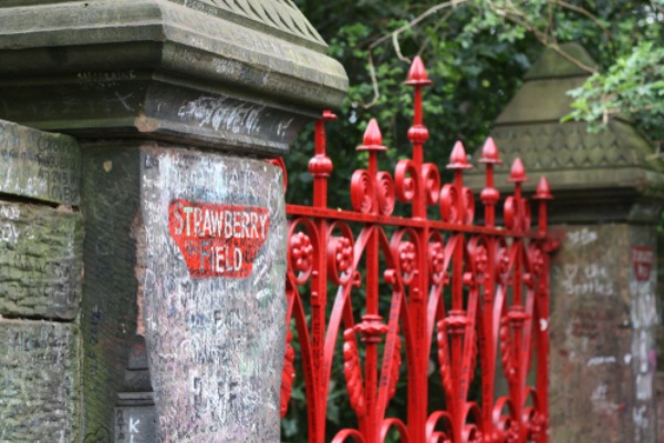 strawberry-field-liverpool-red-entrance-2