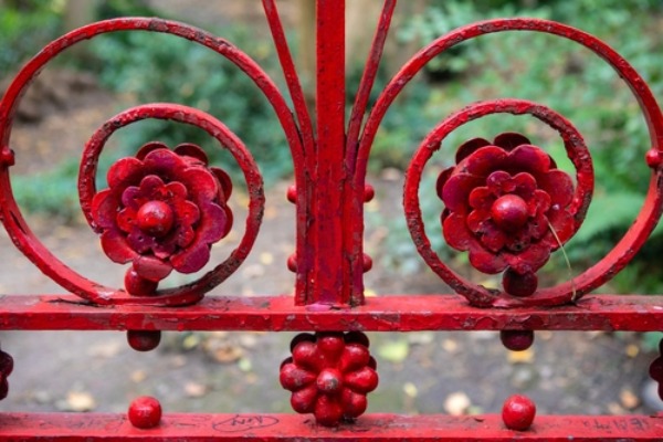 strawberry-field-liverpool-red-entrance-5