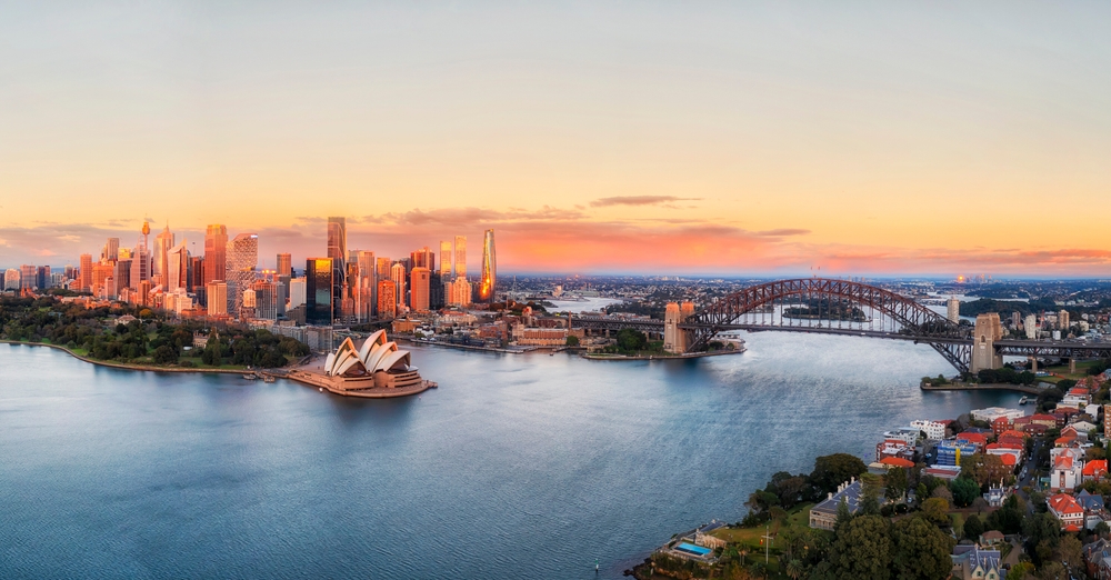 Close,Scenic,Aerial,Sunrise,Cityscape,Panorama,Of,City,Of,Sydney