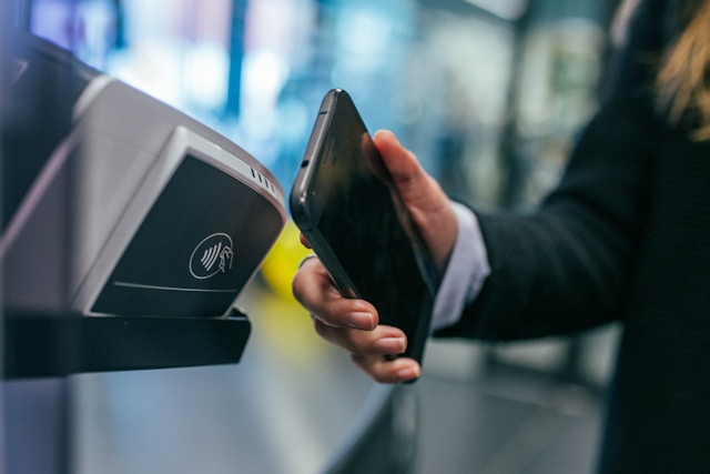 Contactless card payment terminal