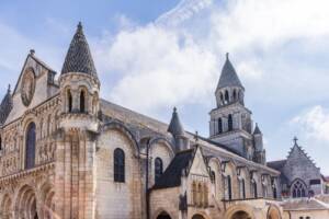visit Poitiers