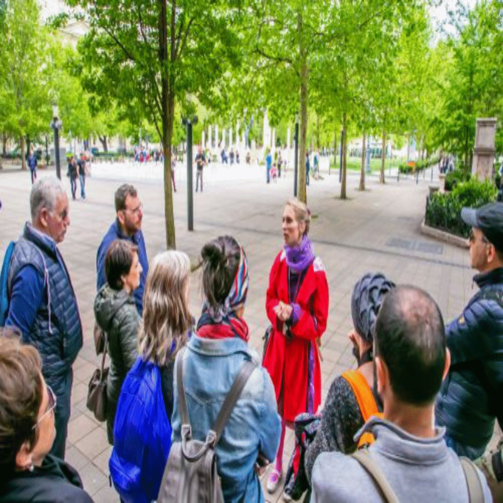 Visitors on a guided tour in Vienna